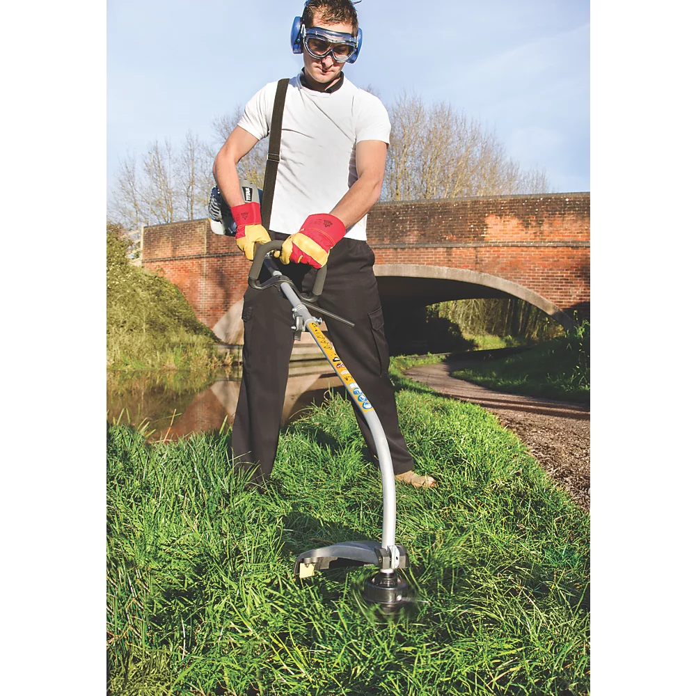 Taille-haie Et Coupe-bordures Thermique 2-en-1 à Manche Courbé Titan TTL488GDO 25Ch 2 Taille-haie Et Coupe-bordures Thermique 2-en-1 à Manche Courbé Titan TTL488GDO 25Ch – Image 2